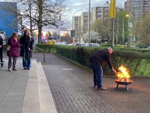 Das Osterfeuer wird vorbereitet