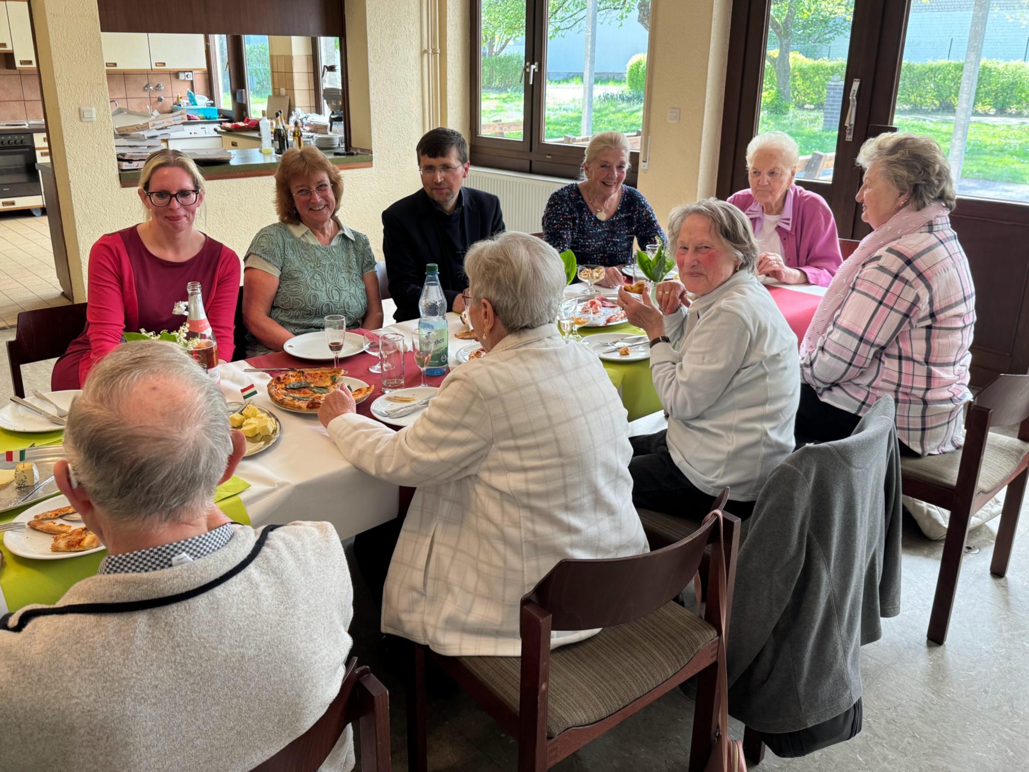 n froher Runde genossen die Teilnehmenden den italienischen Ausklang des Seniorennachmittags.
