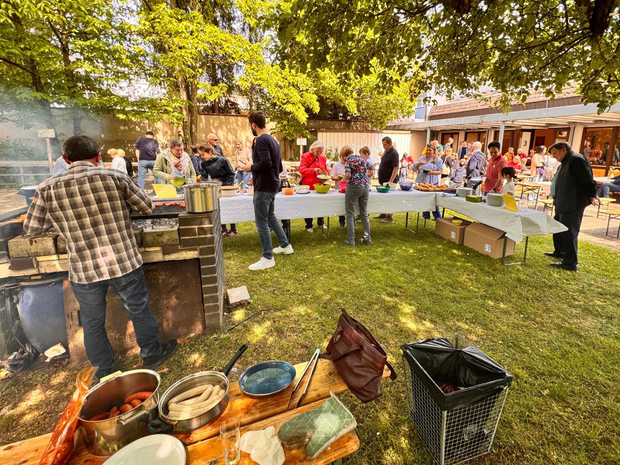 Grillen beim Gemeindefest