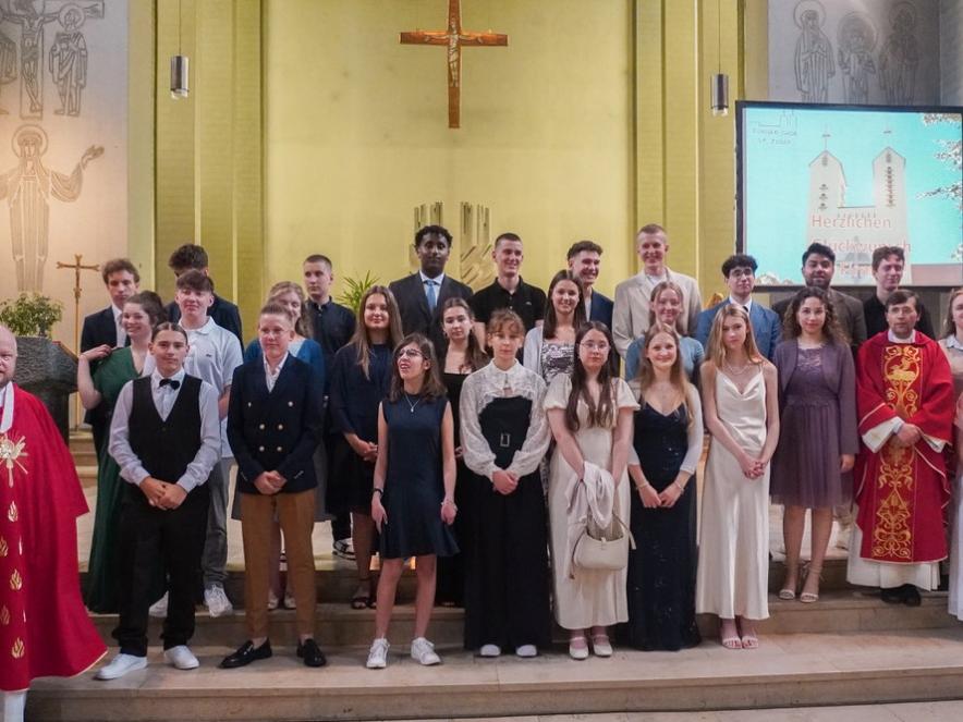 Gruppenbild der Neugefirmten aus der Südstadt
