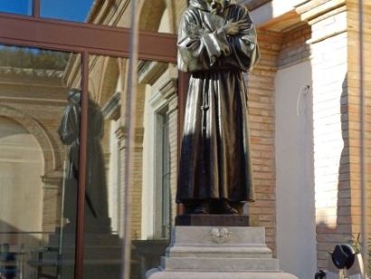 Statue Franziskus