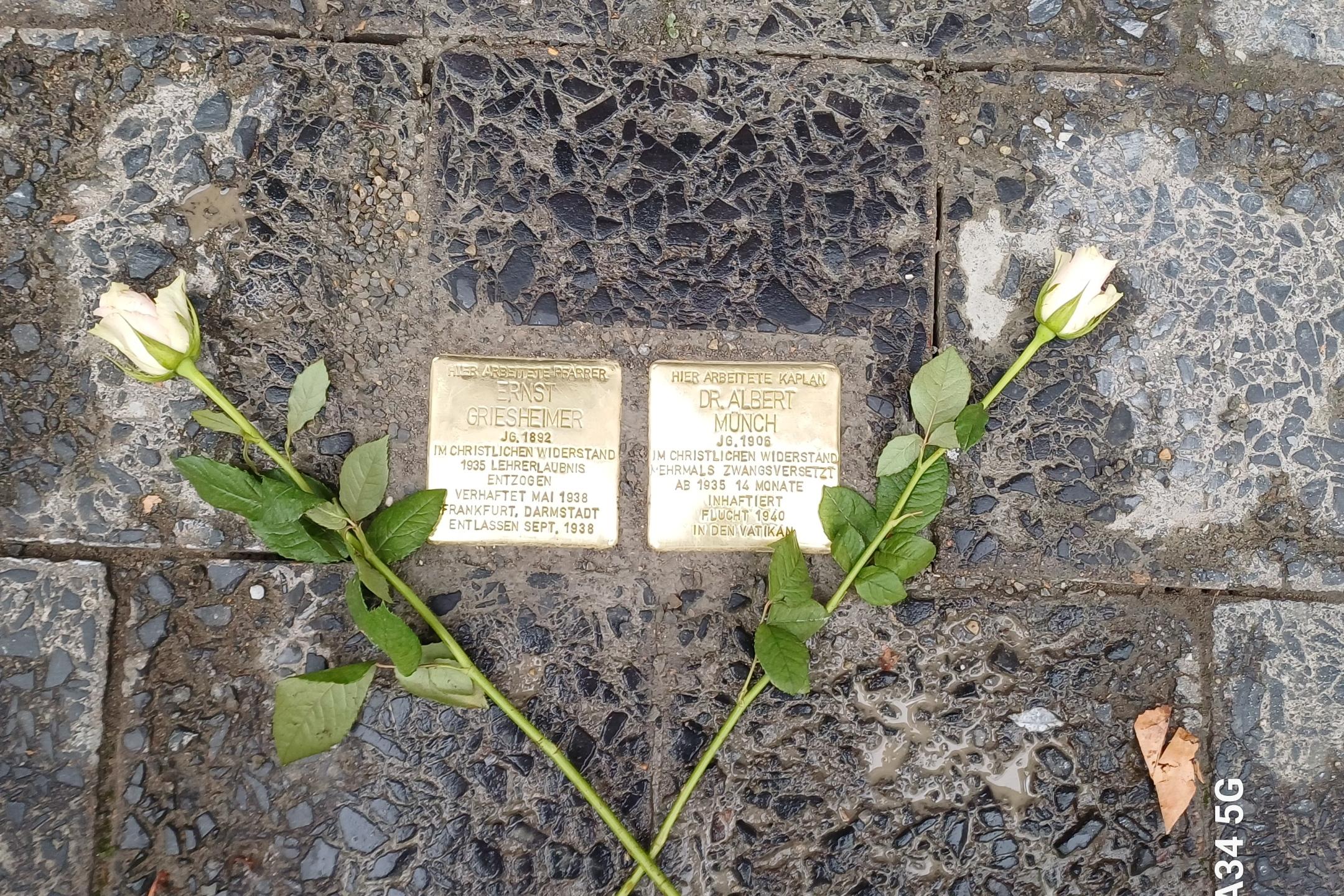 Stolpersteine vor St. Paul für Pfarrer Griesheimer und Kaplan Münch