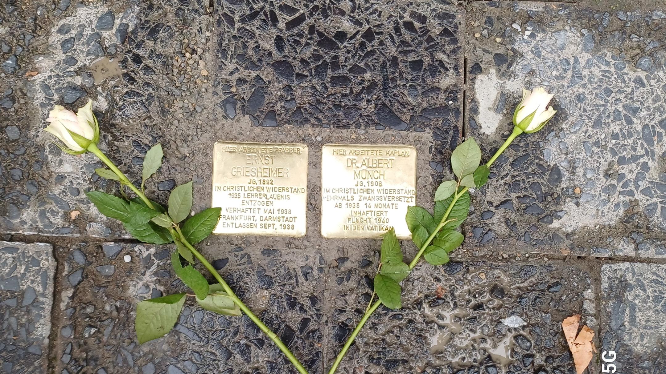 Stolpersteine vor St. Paul für Pfarrer Griesheimer und Kaplan Münch