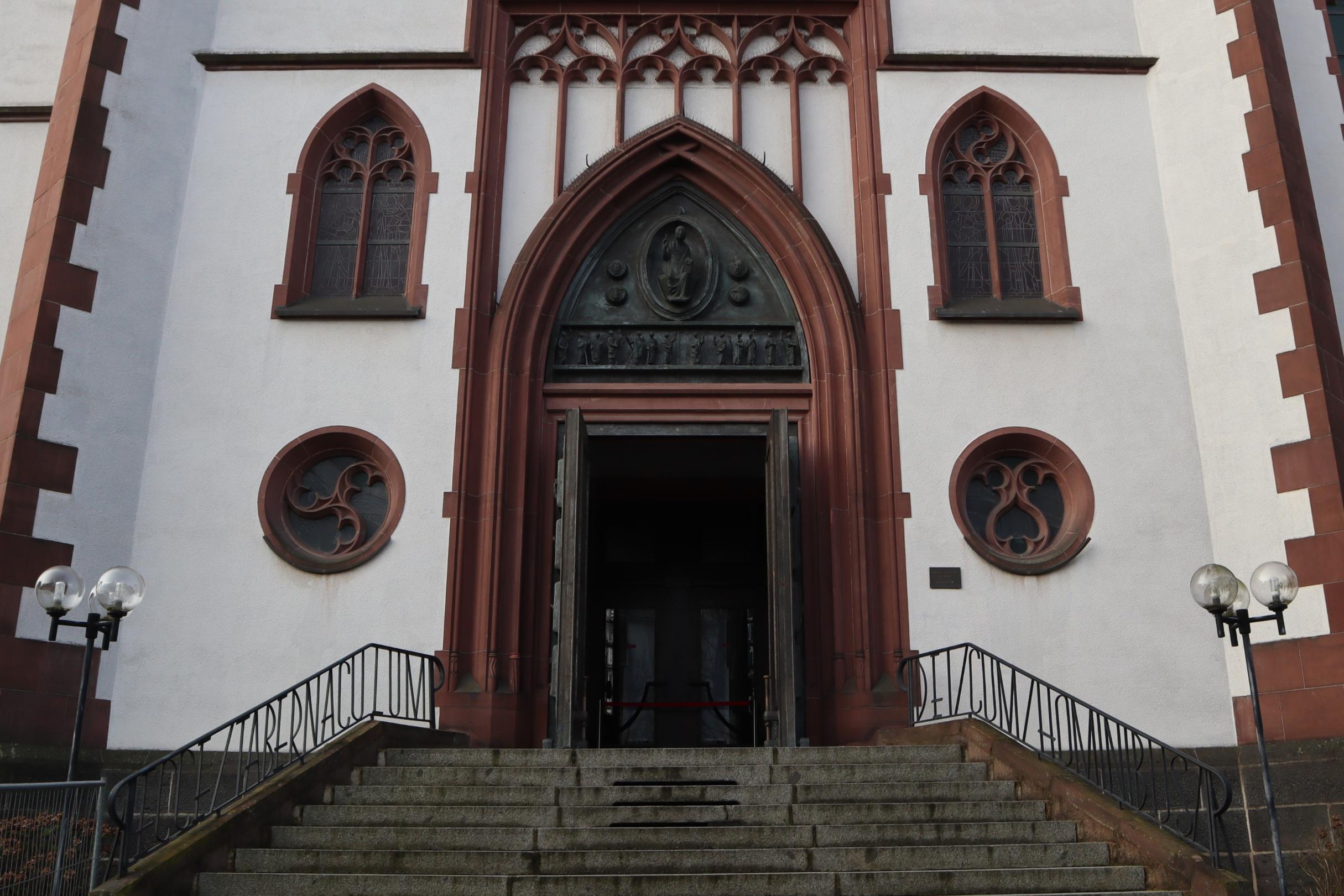 St. Bonifatius, außen nah