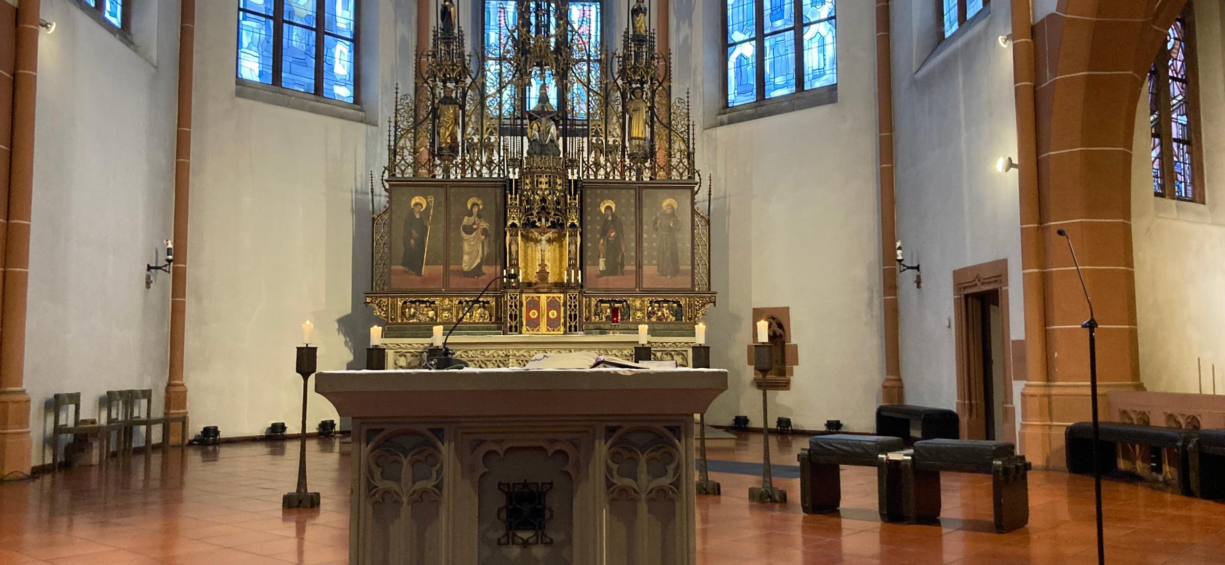 St. Bonifatiuskirche, Hauptaltar in der Fastenzeit
