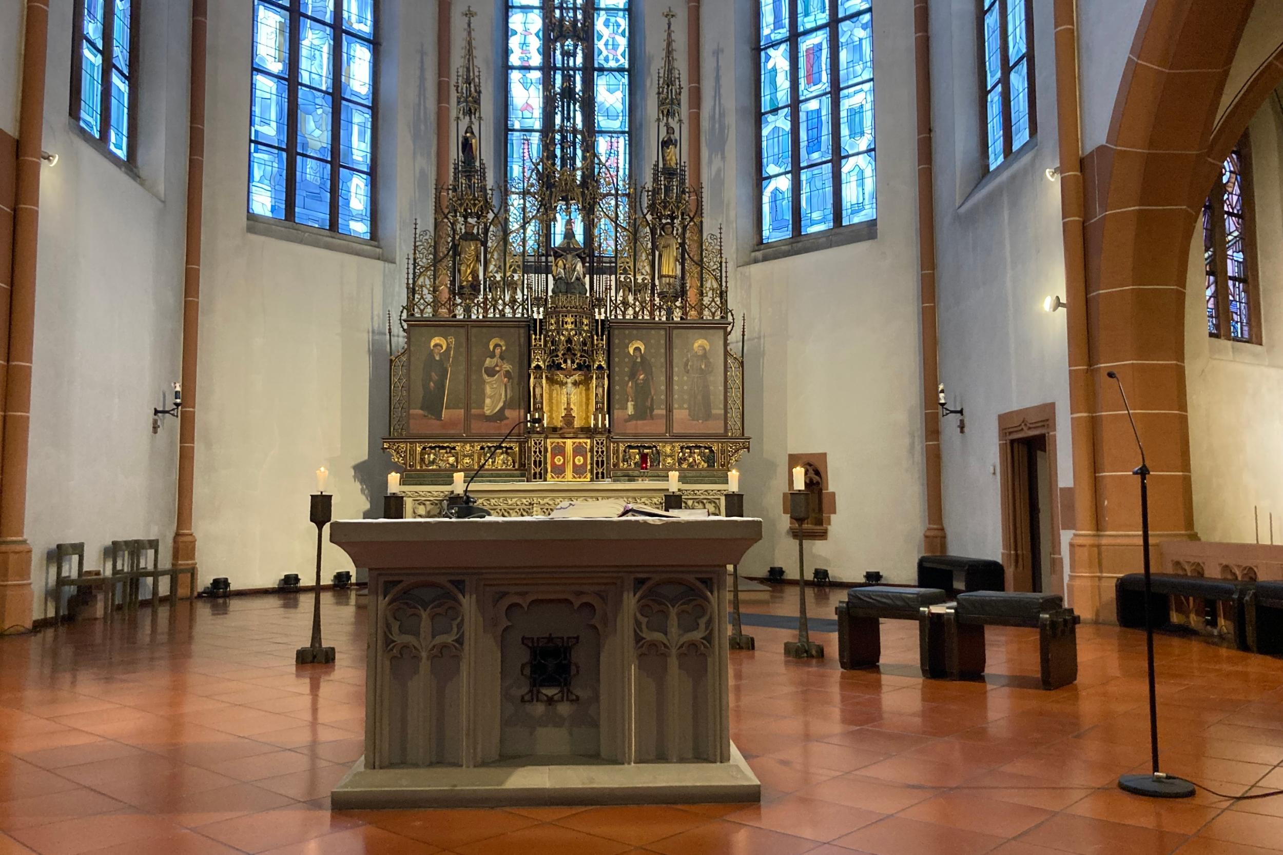 St. Bonifatiuskirche, Hauptaltar in der Fastenzeit