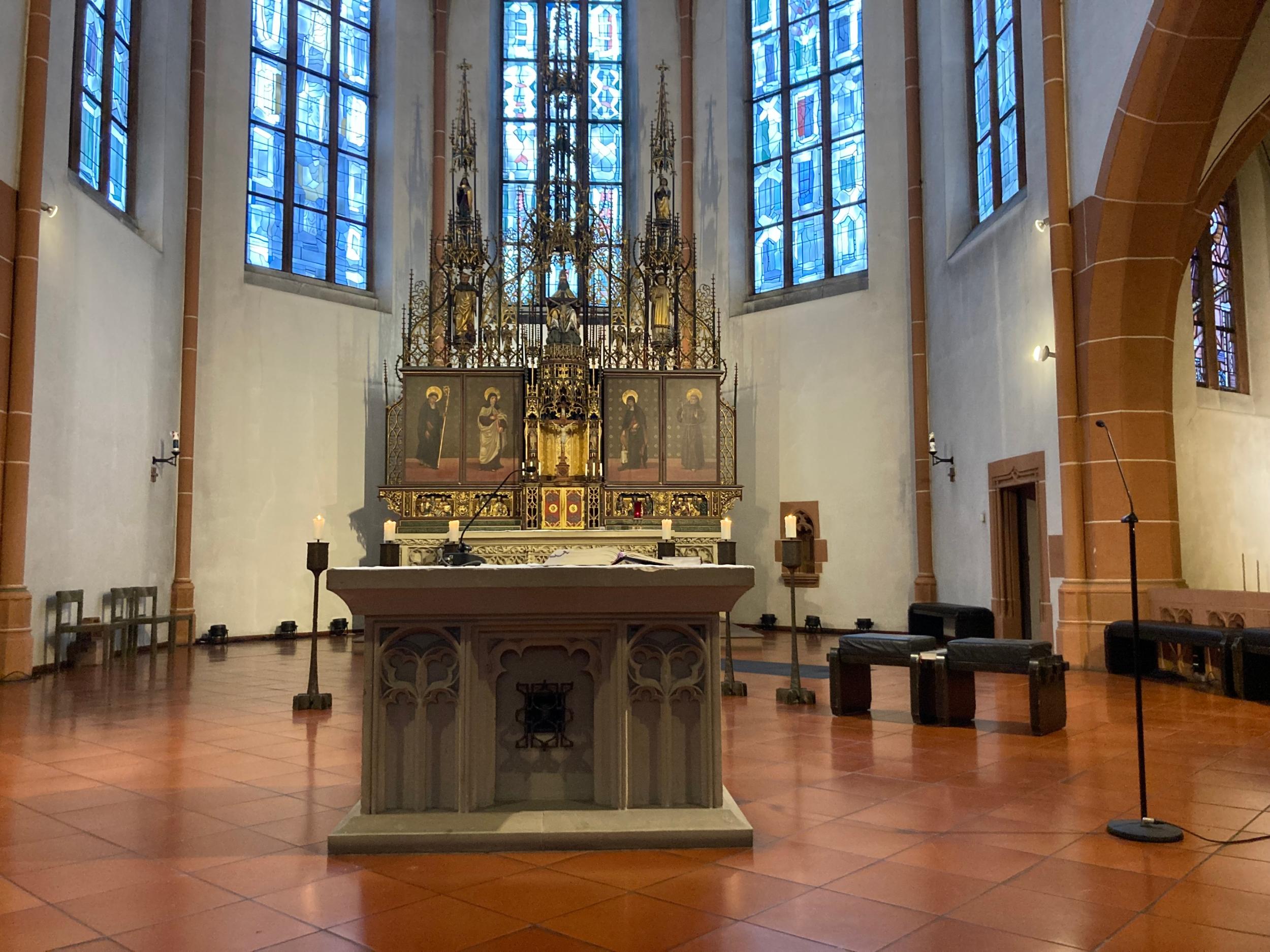 St. Bonifatiuskirche, Hauptaltar in der Fastenzeit