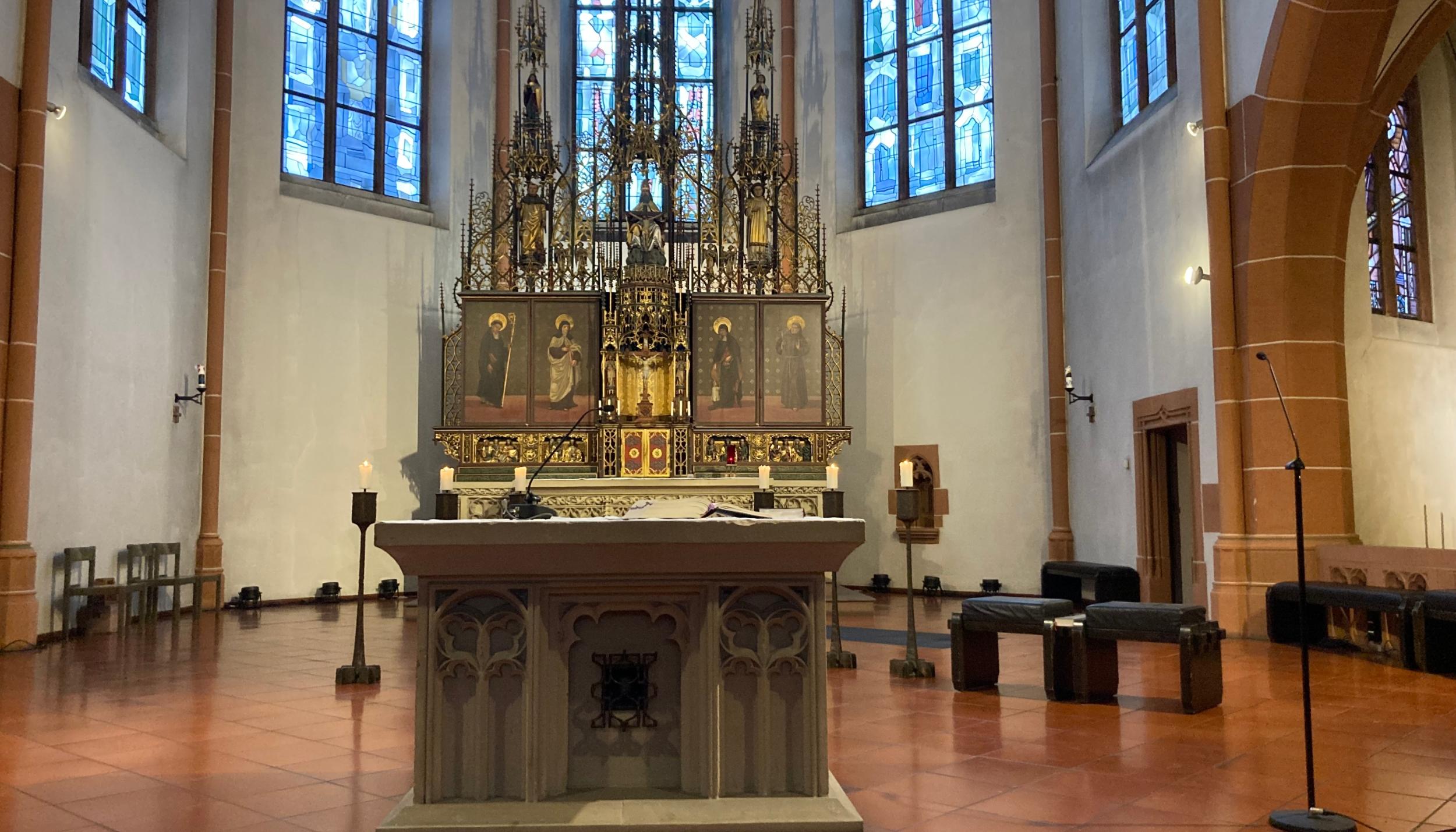 St. Bonifatiuskirche, Hauptaltar in der Fastenzeit