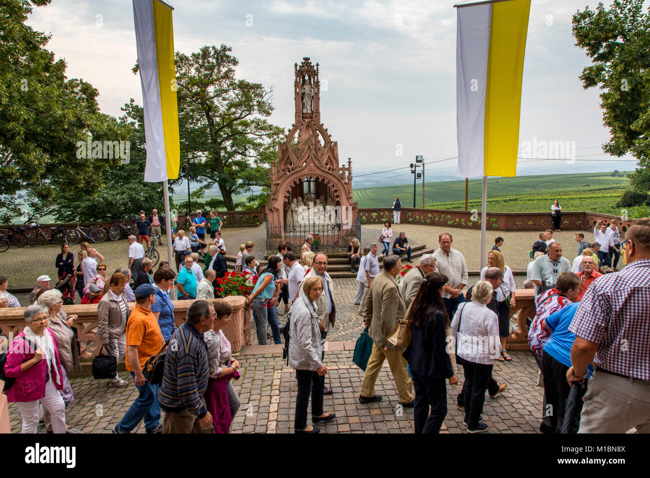 bingen-rochusfest-pilgrim-worship-at-the-park-at-the-rochus-chapel-M1BN8X (c) Rochusfest Bingen bingen-rochusfest-pilgrim-worship-at-the-park-at-the-rochus-chapel-M1BN8X