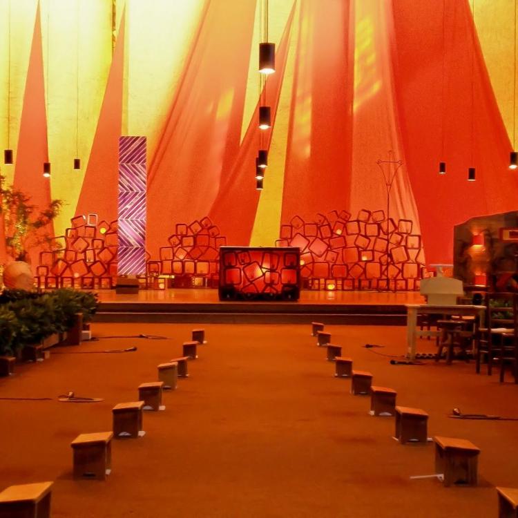 Innenraum der Kirche in Taizé - 10975_p3310013_by_bistum_luxemburg_pfarrbriefservice
