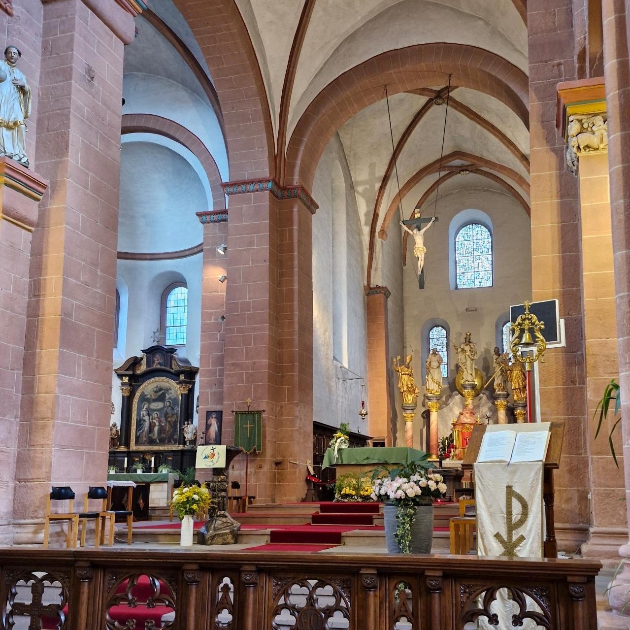 Der Altarraum der Basilika