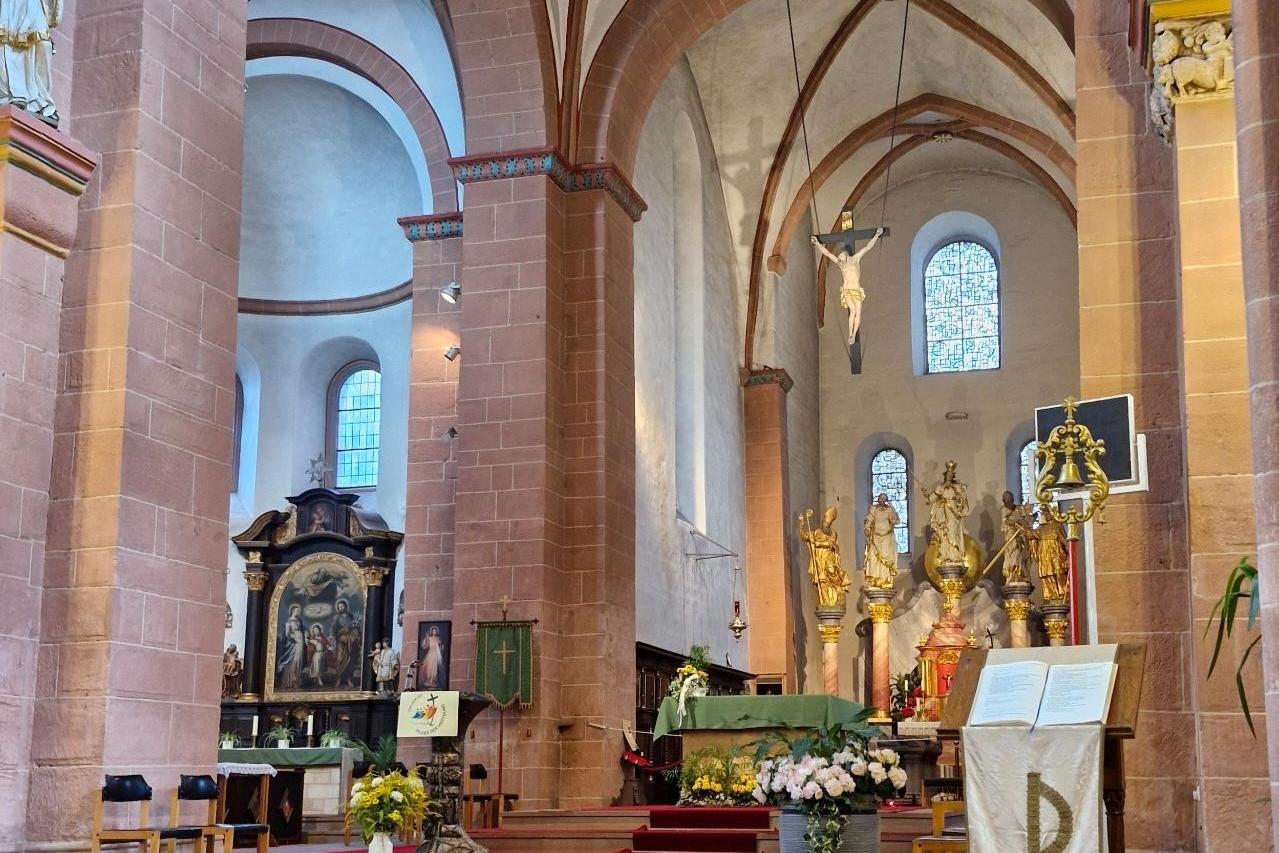 Der Altarraum der Basilika