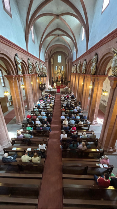 Gottesdienstgemeinde aus allen Orten