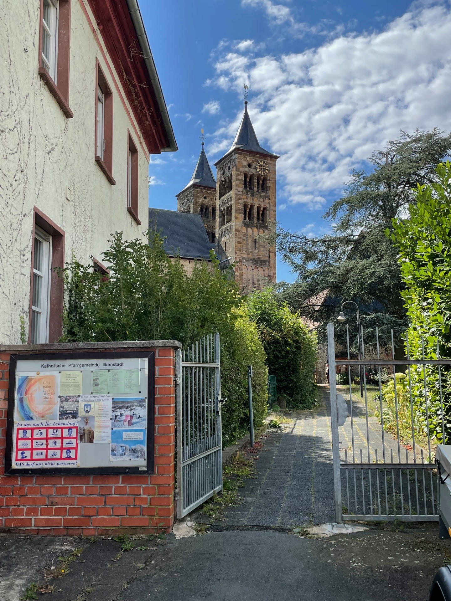 Ein Tor zur Basilika