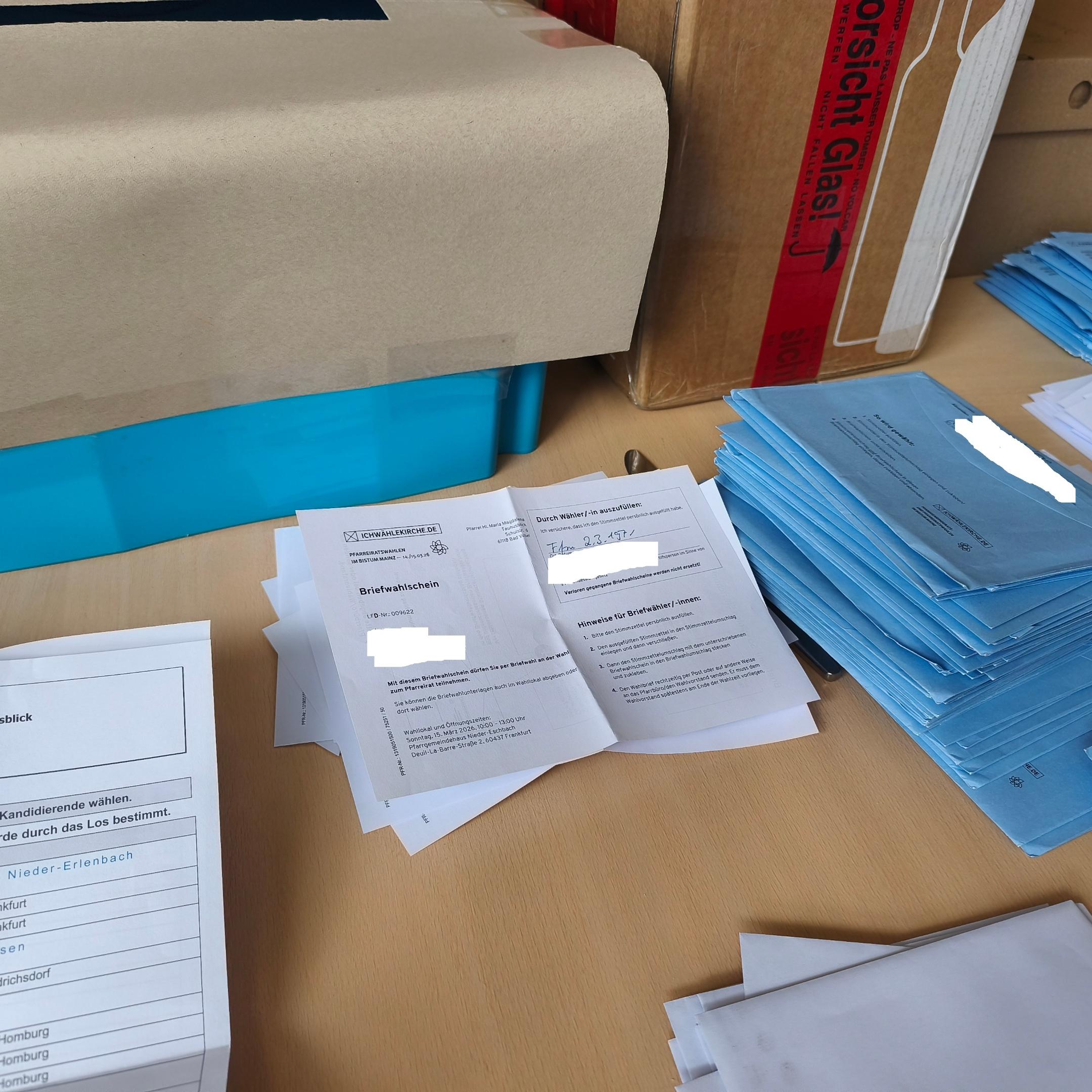 Wahlunterlagen bei der Auszählung