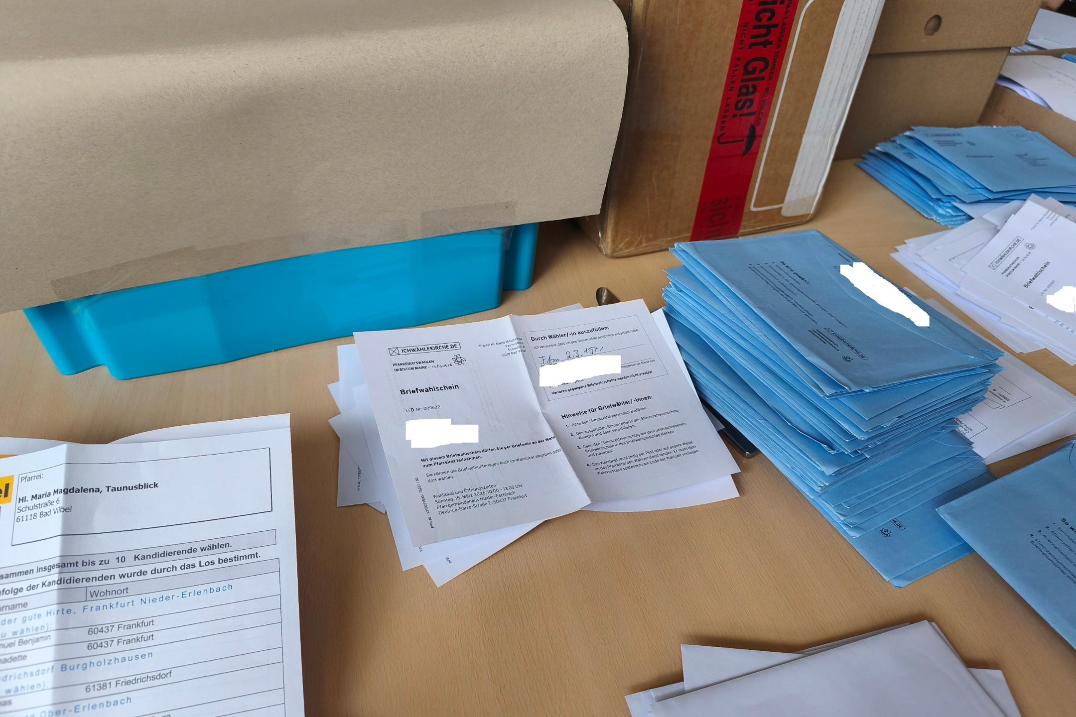 Wahlunterlagen bei der Auszählung