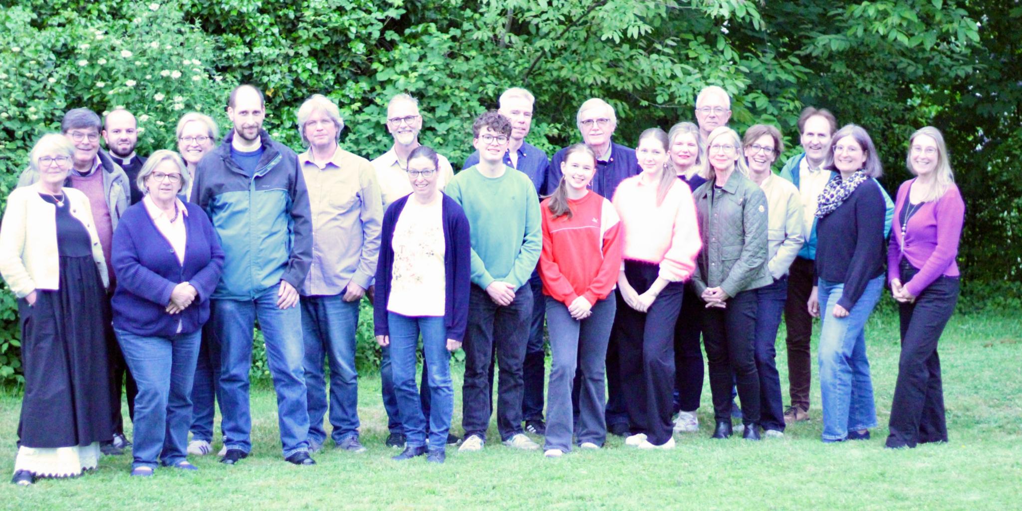Die Mitglieder des Pfarreirats von links nach rechts: Karin Menger, Peter Bauch, Kpl. Thomas Kettel, Christiane Baumann, Katja Vogel-Brück, Pfr. Sebastian Goldner, Andreas Münster, Dr. Wolfgang Modery, Bernadette Rapp-Bauer, Florian Herbert, Thomas Trepoh,l Antonia Hohmann, Pfr. Dieter Bockholt, Marie Willeke, Annika Clemens, Robert Guth, Barbara Löhr, Daniela Schmidt, Andreas Granderath, Kornelia Dušič, Nathalie Rathei.  Es fehlen P. George Arul Jeganathan, Pfr. Stefan Oberst und Carsten Bachmann.