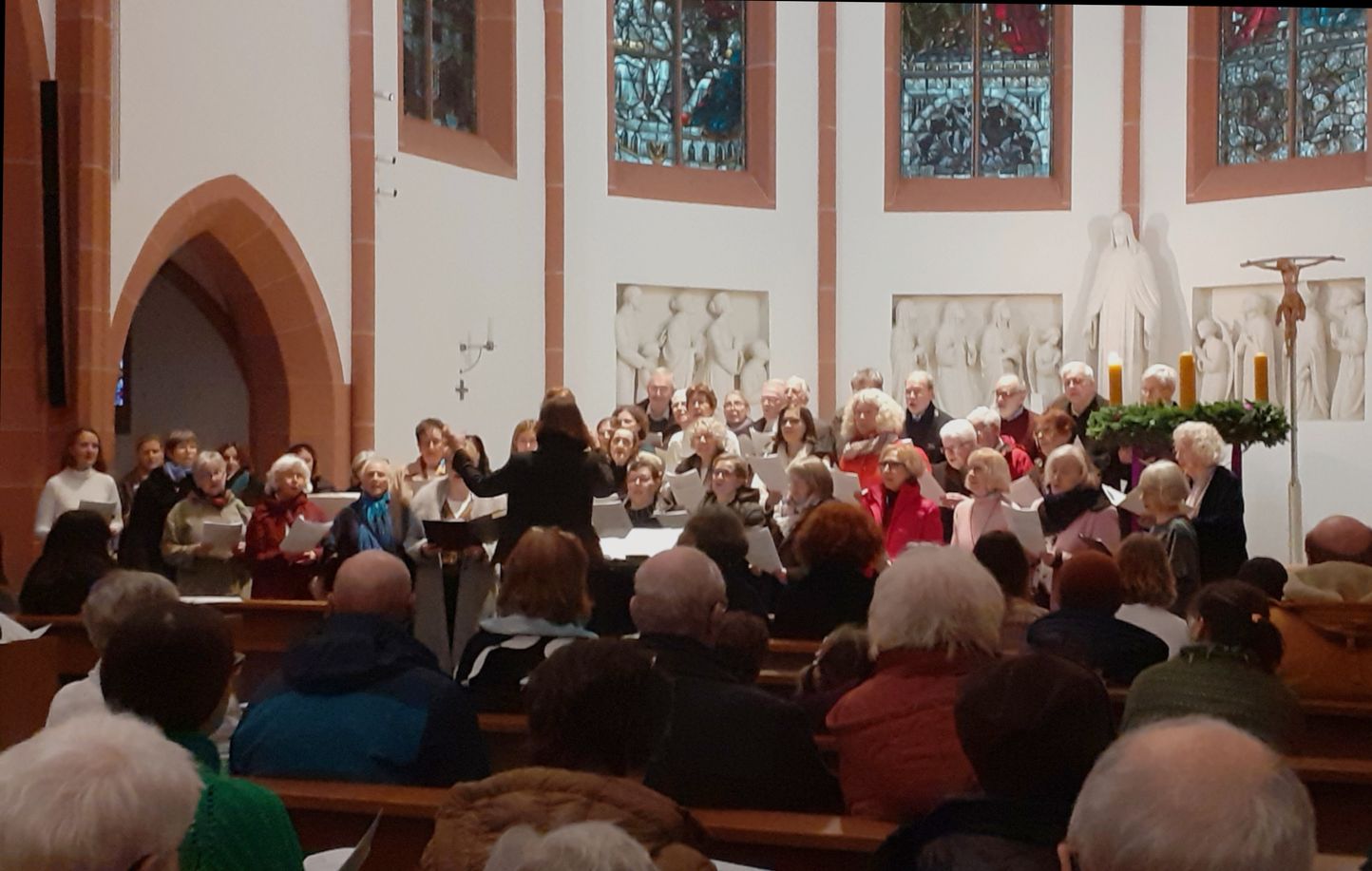 Ökumenisches Adventssingen - Blick auf den Altarraum