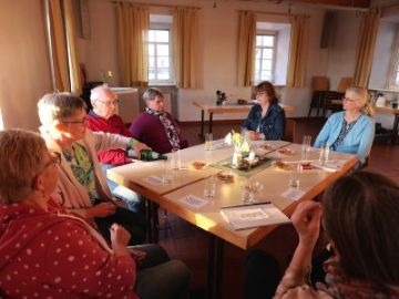 Raum für sehr persönliche Gespräche über die Trauer bot der Begegnungsabend im Rockenberger Pfarrheim.
