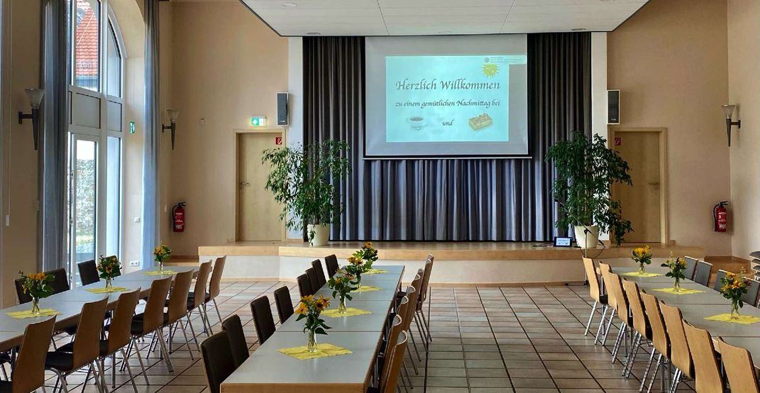 Bonifatiussaal im Pfarrzentrum Sankt Remigius Ober-Mörlen, von innen