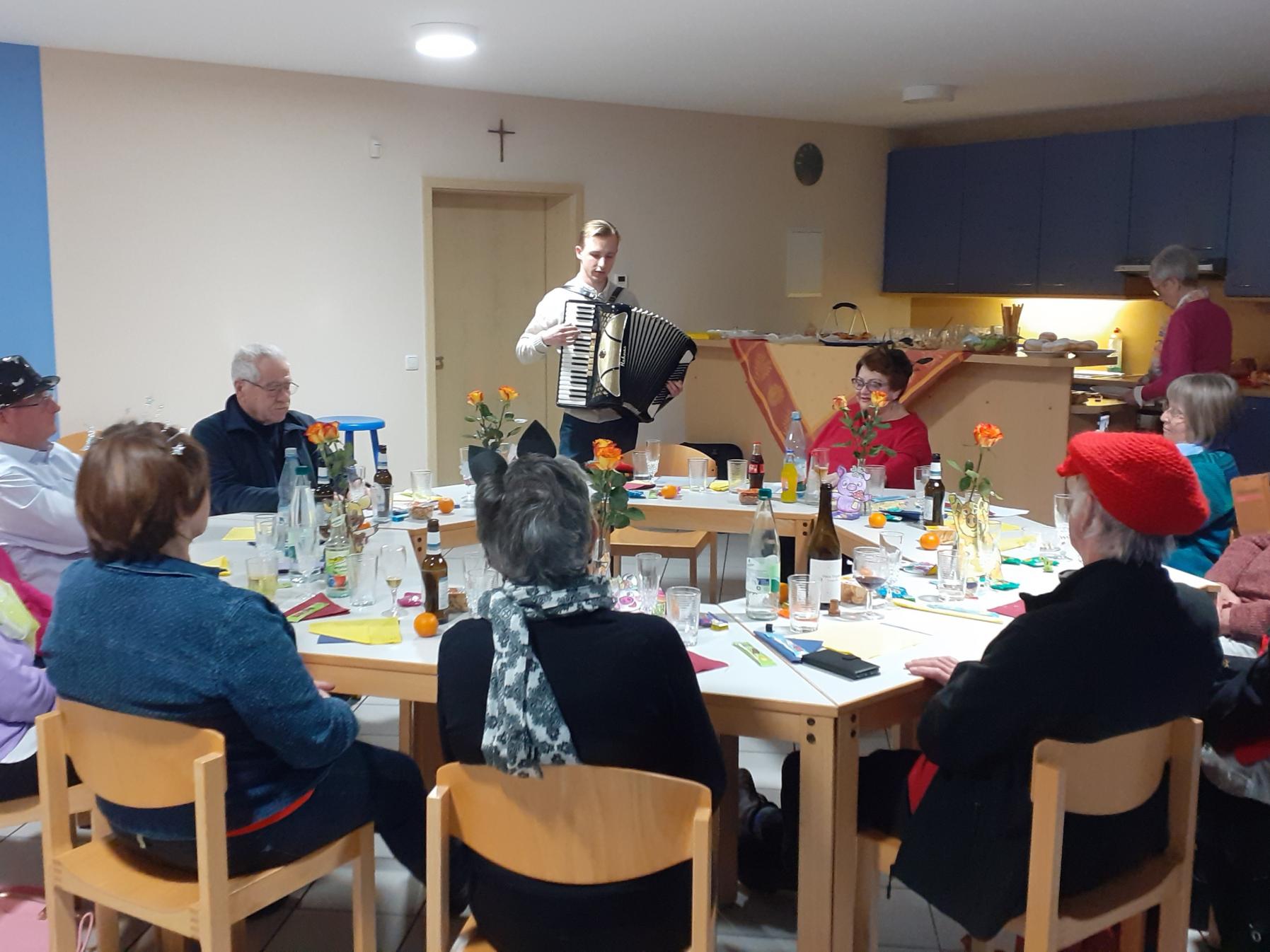 Kirchenchoraktive mit Dirigent zur Fassenacht Feb. 2026