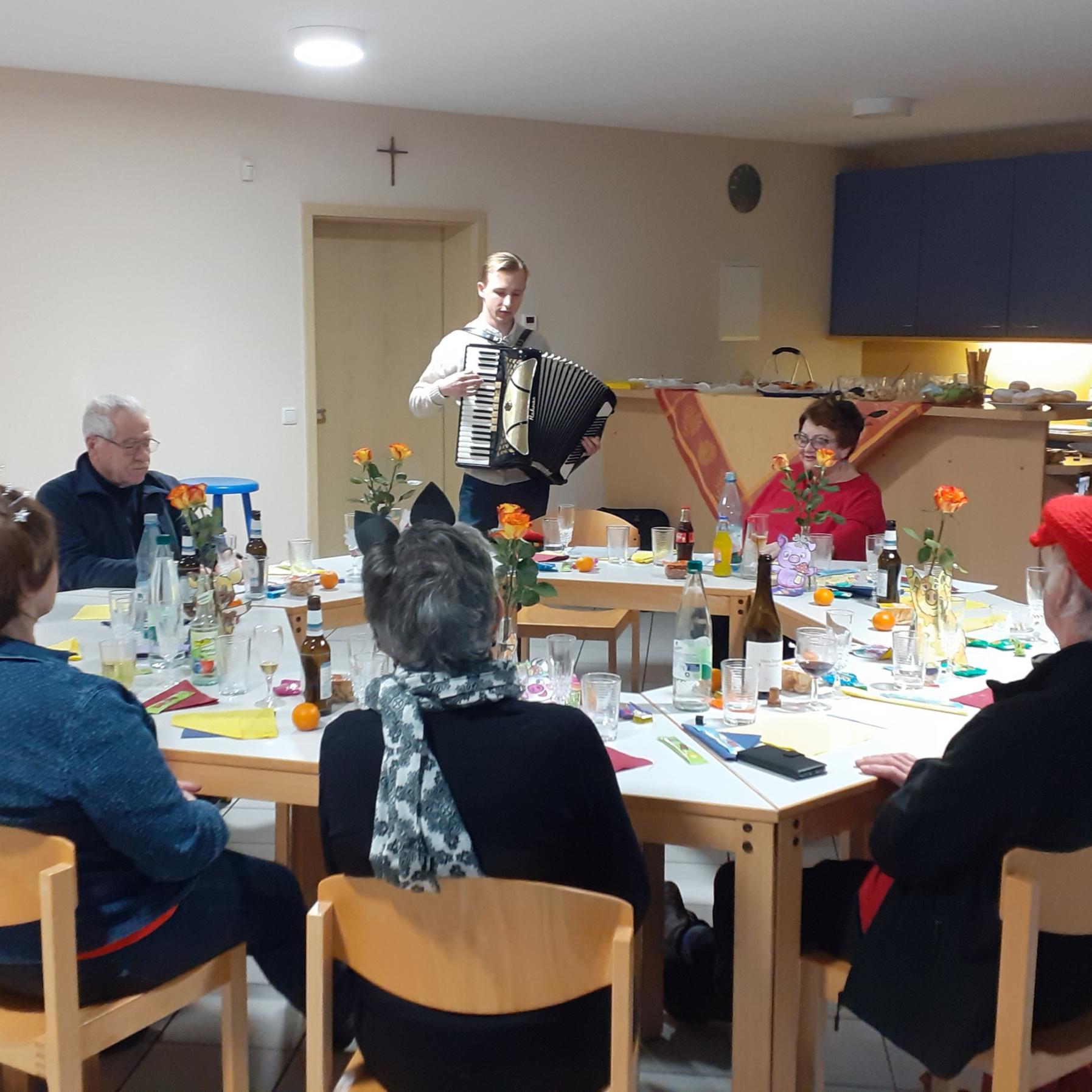 Kirchenchoraktive mit Dirigent zur Fassenacht Feb. 2026