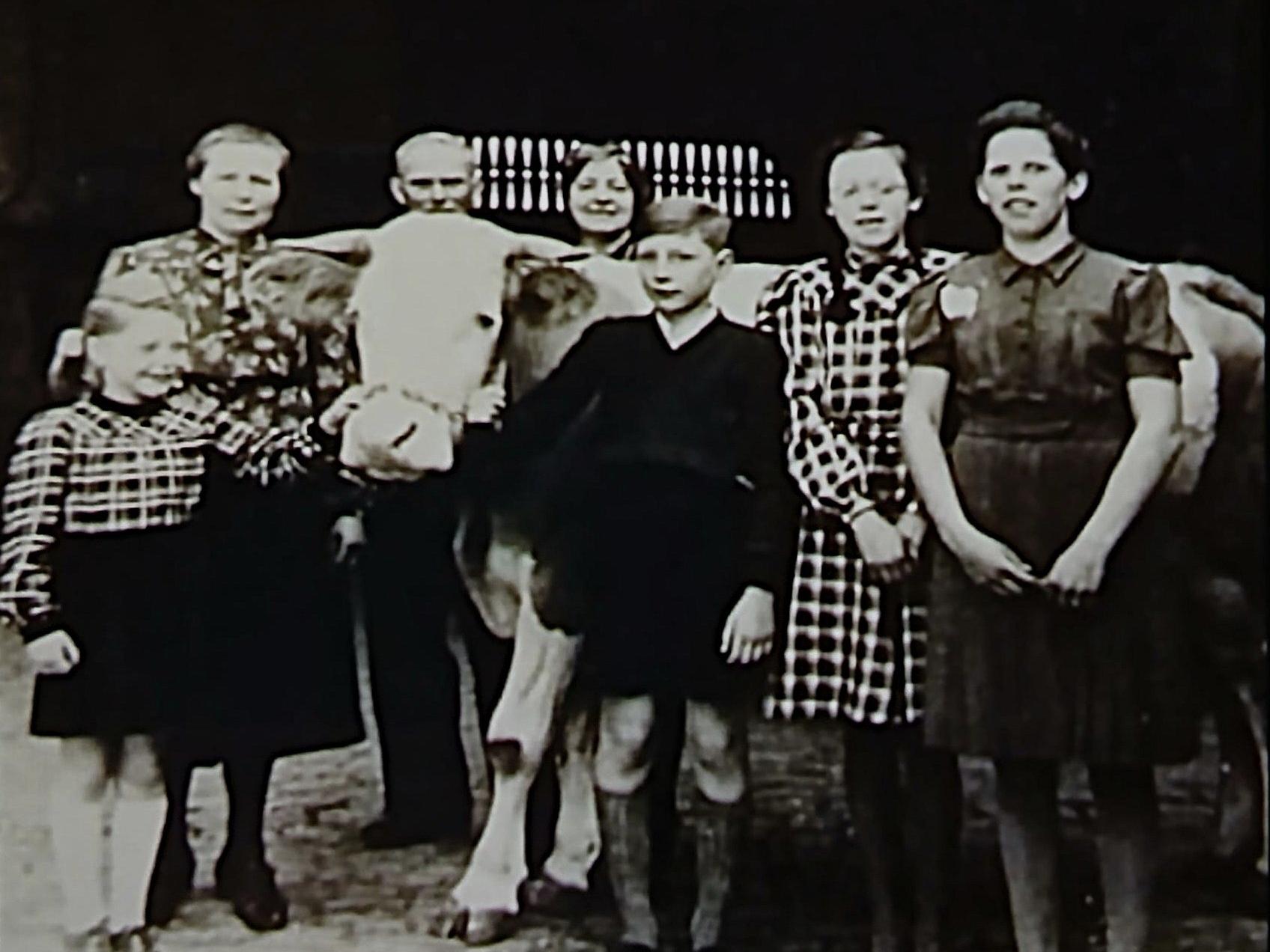 altes schwarz-weiß Familienfoto aus dem Jahr 1943 in Ober-Mörlen