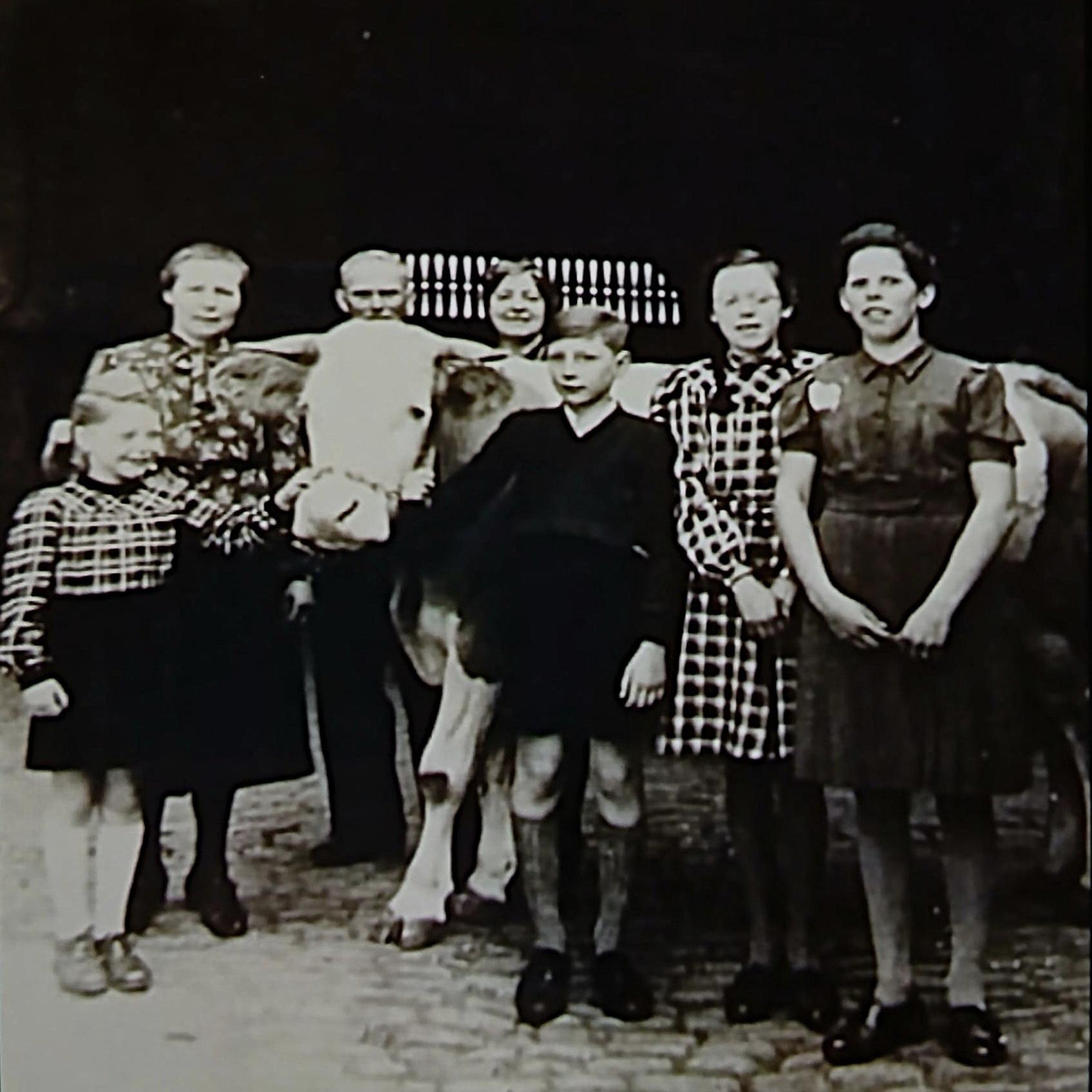 altes schwarz-weiß Familienfoto aus dem Jahr 1943 in Ober-Mörlen