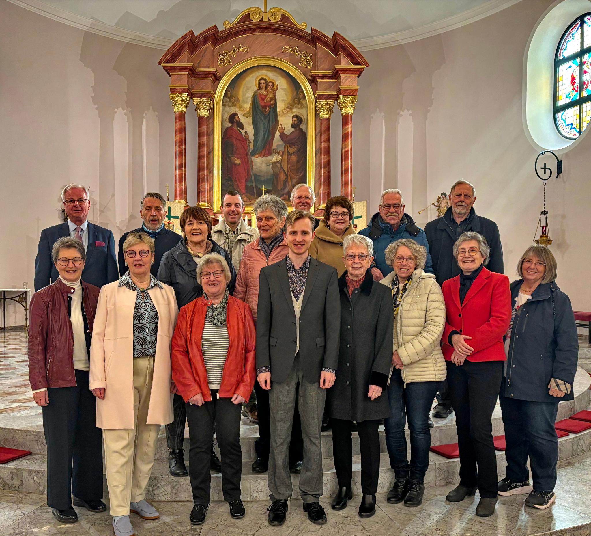 Kirchenchor St. Remigius am Altar zur Ostermesse
