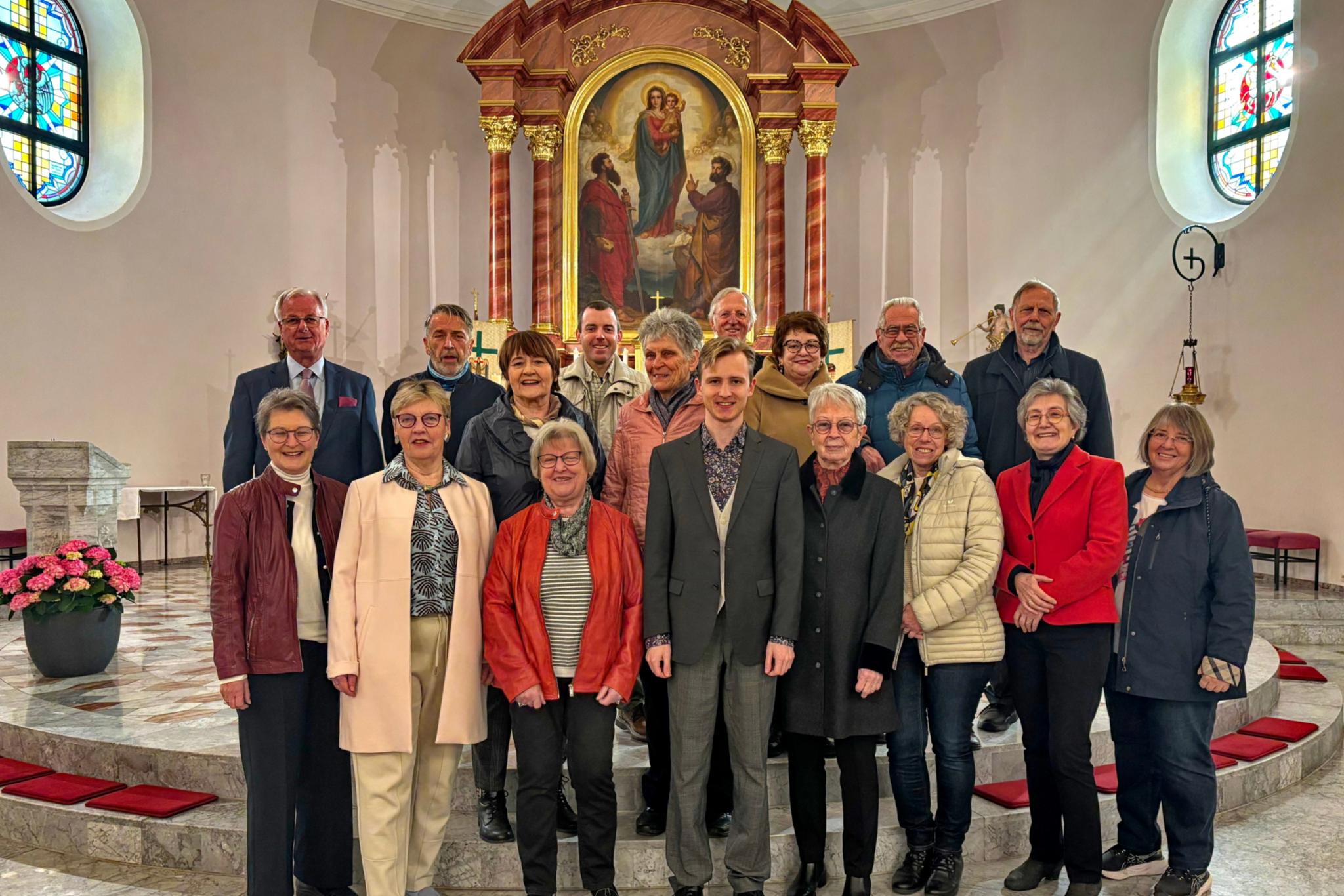 Kirchenchor St. Remigius am Altar zur Ostermesse