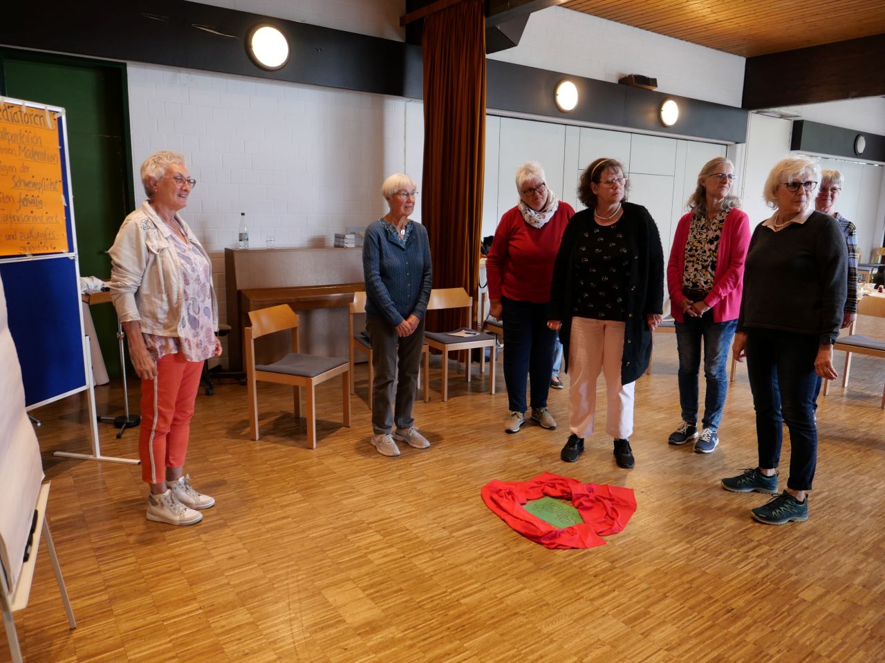 Gruppe von Frauen während eines Seminars.