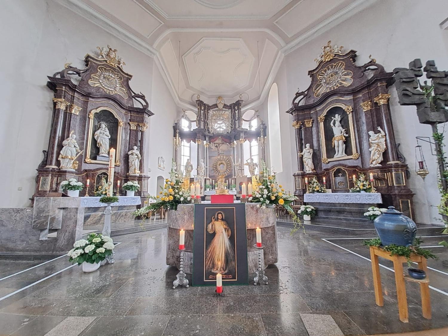 Altarraum der Kirche Sankt Gallus in Rockenberg