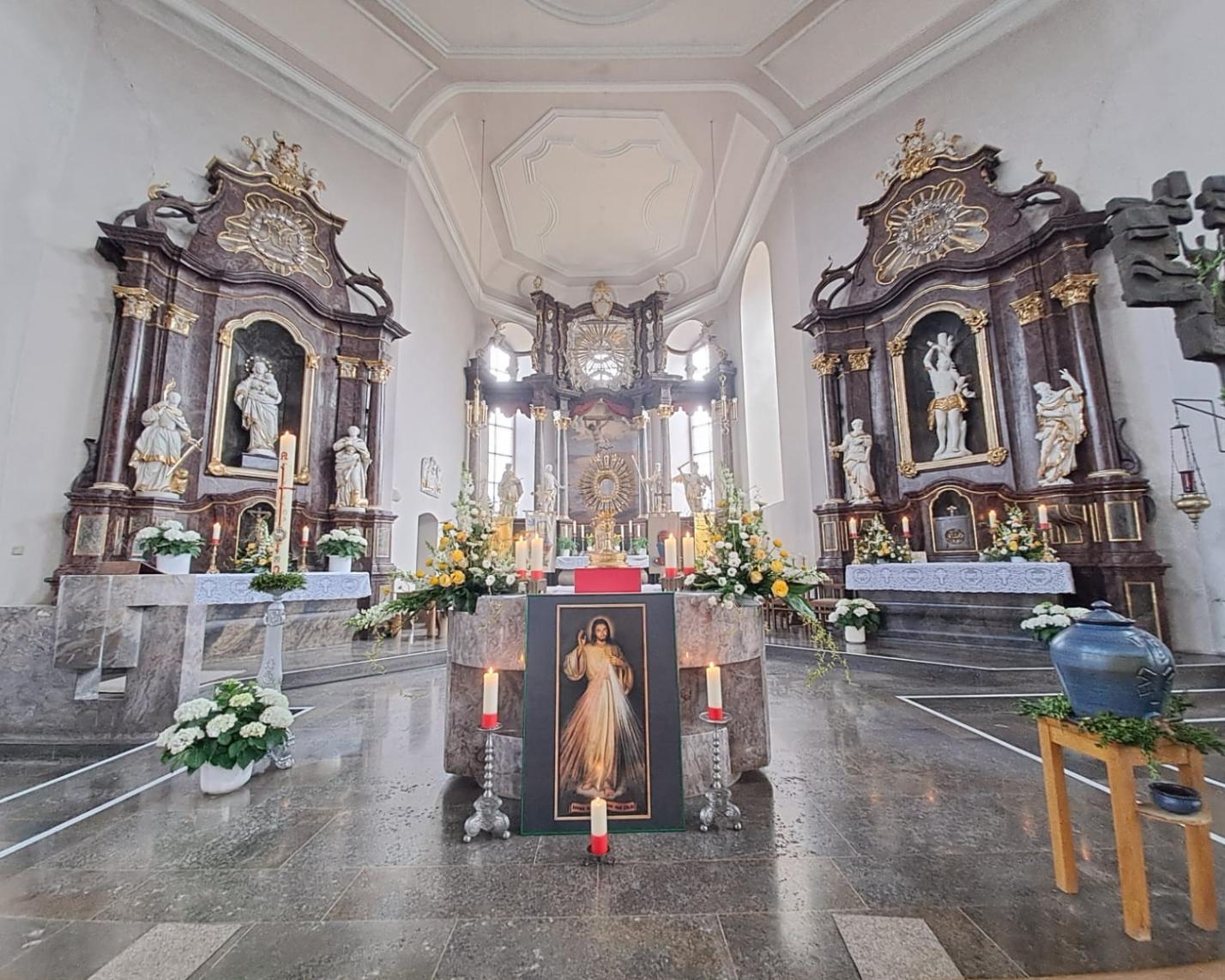 Altarraum der Kirche Sankt Gallus in Rockenberg