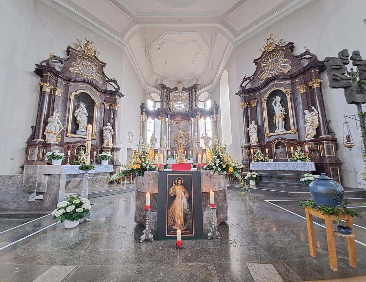 Altarraum der Kirche Sankt Gallus in Rockenberg