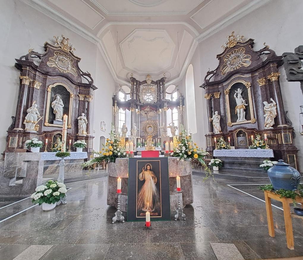 Altarraum der Kirche Sankt Gallus in Rockenberg