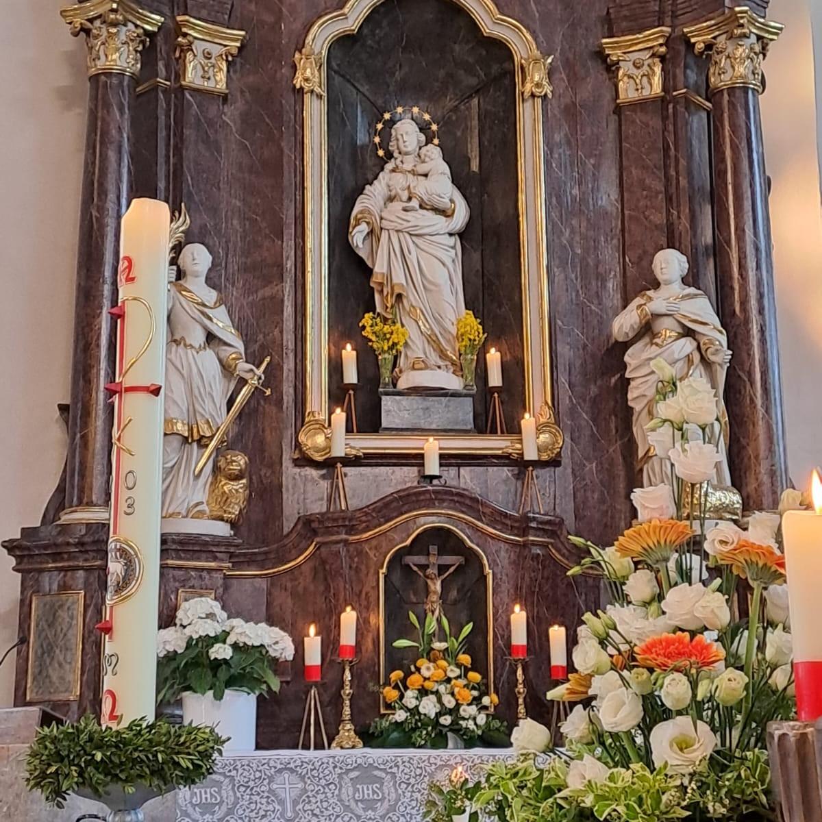 Marienaltar in der Kirche Sankt Gallus in Rockenberg