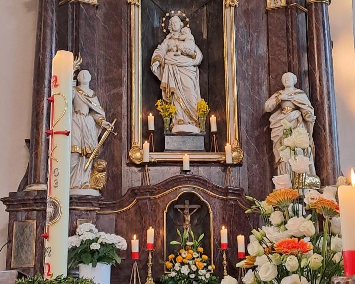 Marienaltar in der Kirche Sankt Gallus in Rockenberg