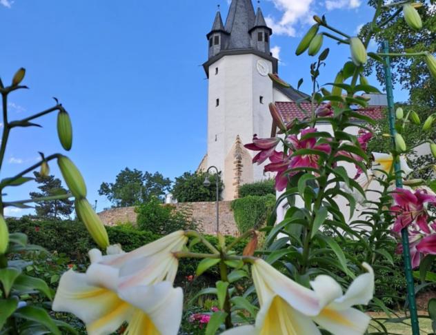Turm der Kirche Sankt Gallus in Rockenberg