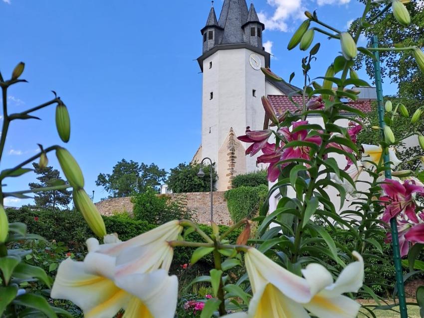 Turm der Kirche Sankt Gallus in Rockenberg