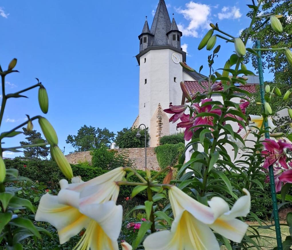Turm der Kirche Sankt Gallus in Rockenberg