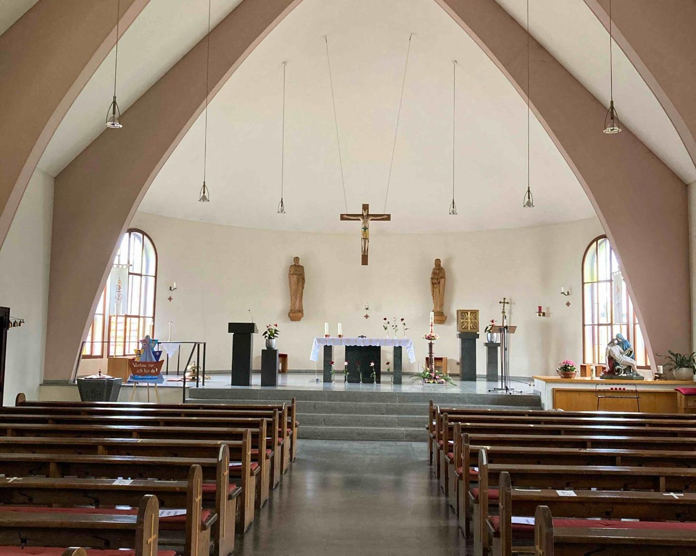 Chorraum der Kirche Mariä Himmelfahrt Gambach.