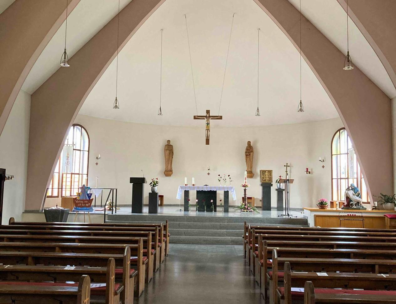 Chorraum der Kirche Mariä Himmelfahrt Gambach.