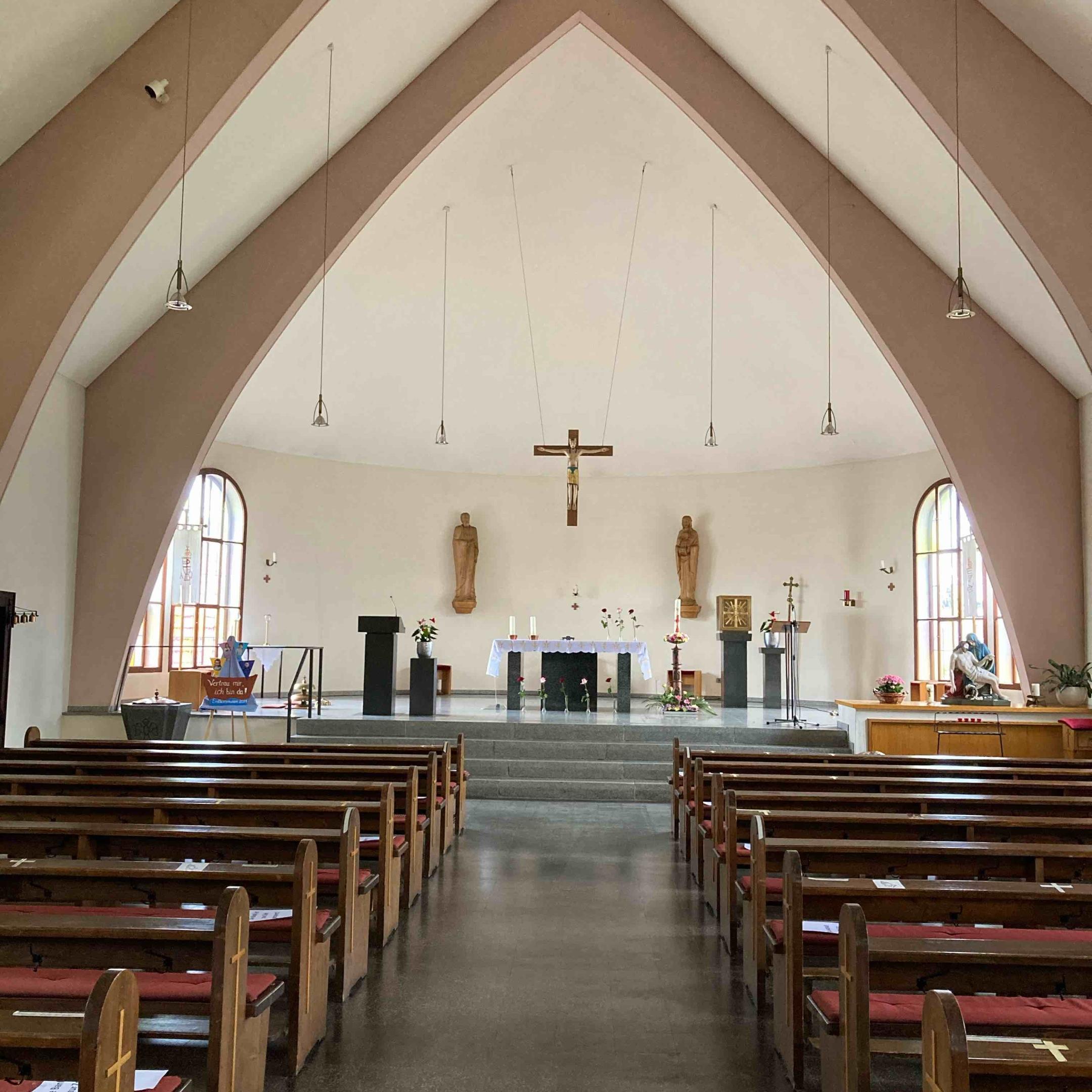 Chorraum der Kirche Mariä Himmelfahrt Gambach.