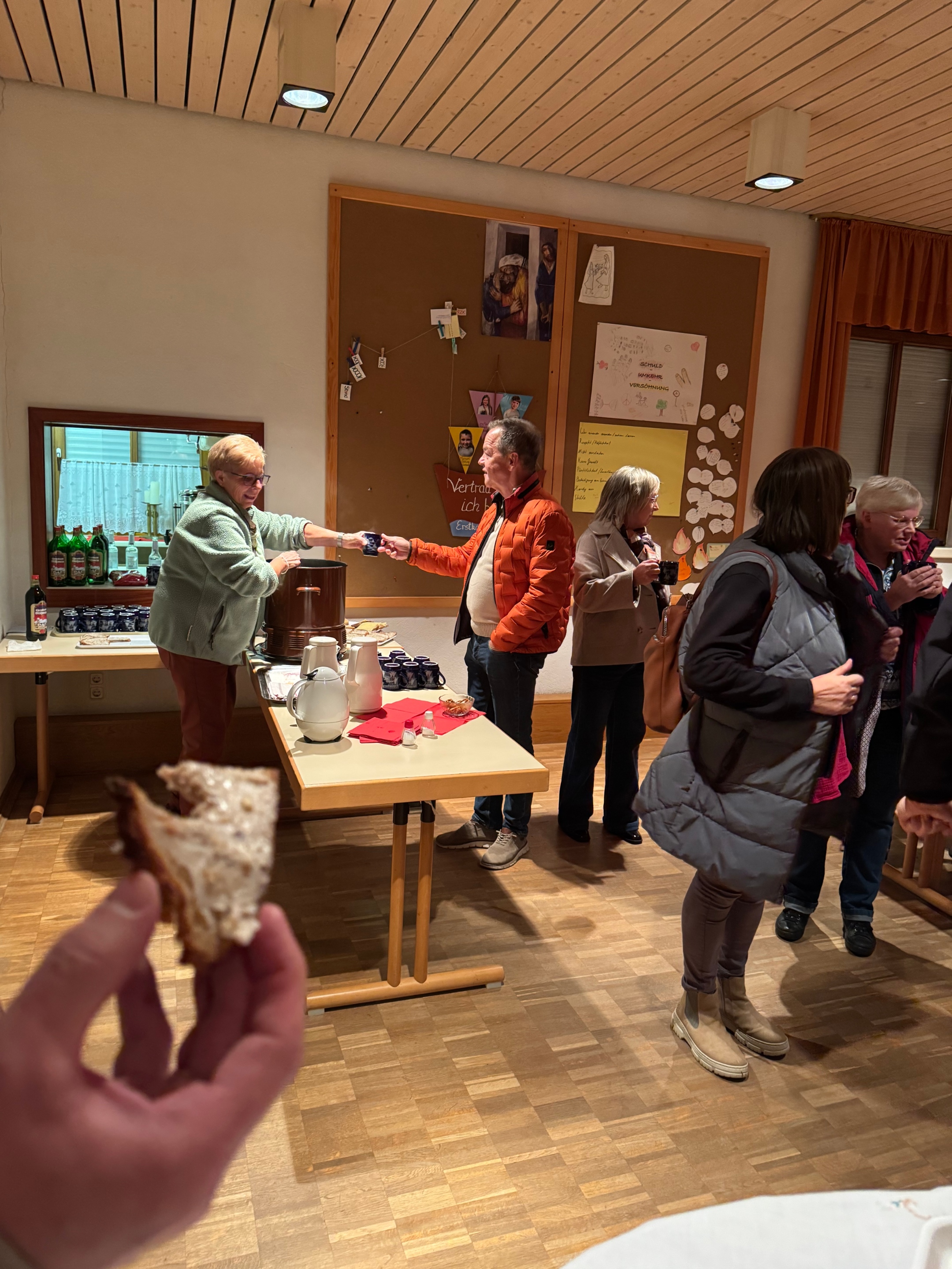 Umtrunk im Gemeindezentrum Gambach
