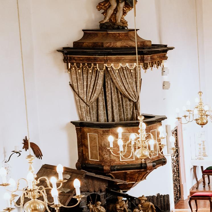 Kanzel in der Kirche Maria Himmelfahrt Nieder-Mörlen