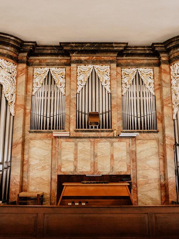 Orgel in der Kirche Maria Himmelfahrt Nieder-Mörlen