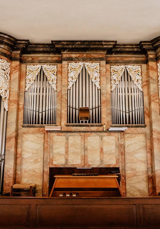 Orgel in der Kirche Maria Himmelfahrt Nieder-Mörlen