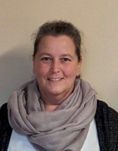 Porträtfoto von Verwaltungsleiterin Monika Kaiser.