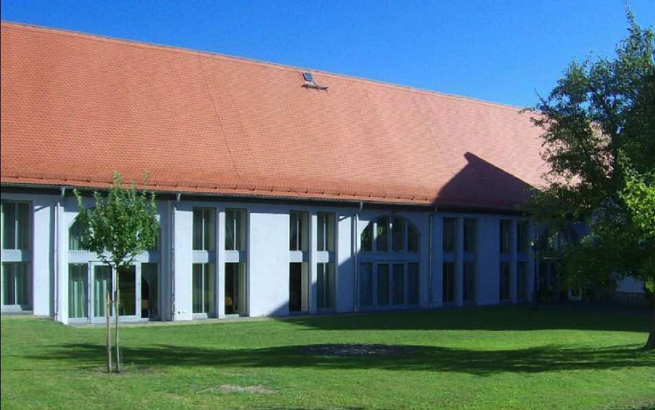 Bonifatiussaal im Pfarrzentrum Sankt Remigius Ober-Mörlen, von außen