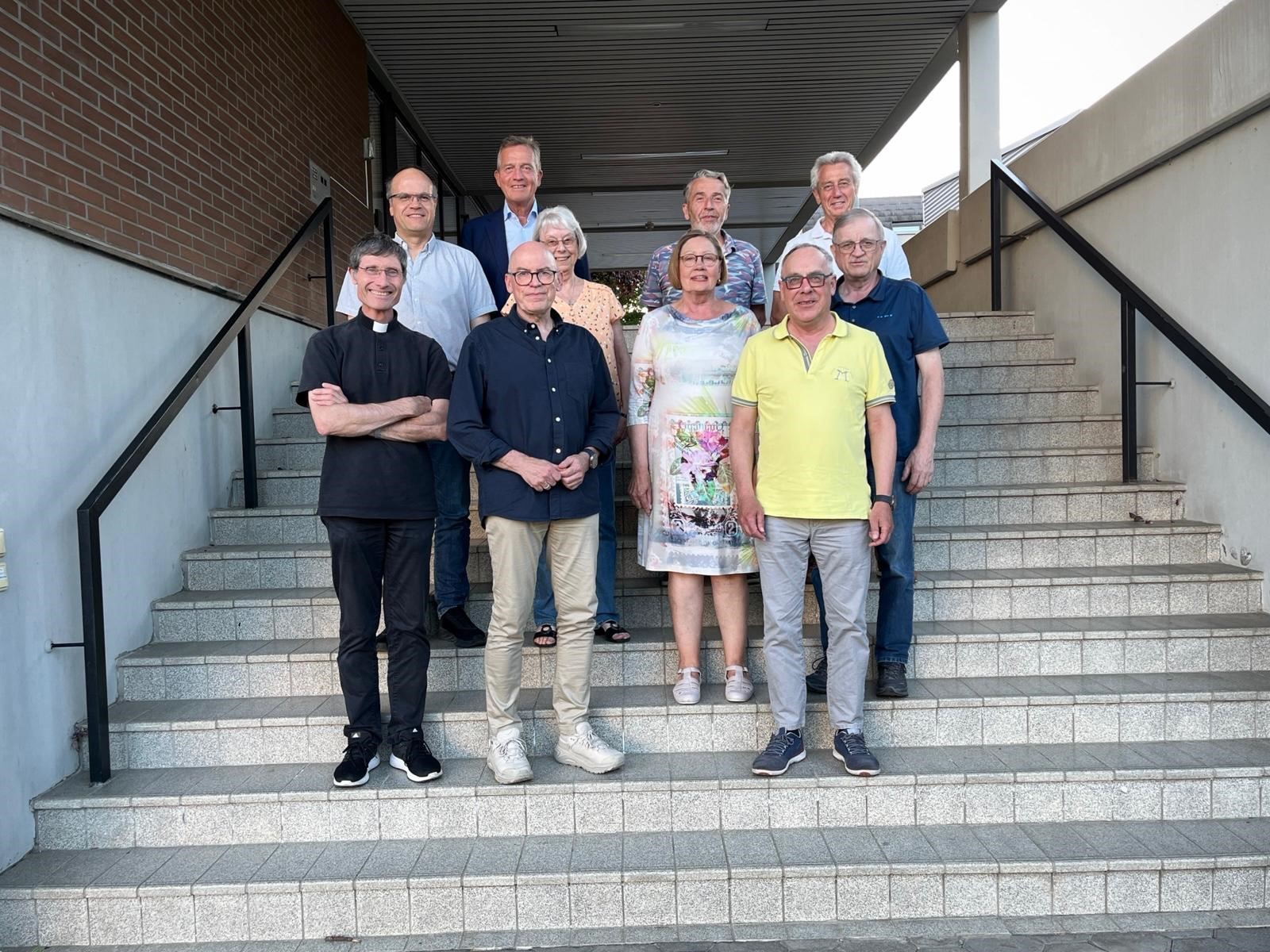Der neue Verwaltungsrat (von links nach rechts): Pfarrer Tobias Roßbach, Burkhard Zillien, Michael Reuther, Christoph Theobald, Gabriele Händel, Dr. Maria Helena Möbs, Manfred Heil, Dr. Burkhard Künstler, Herbert Rack, Manfred Wetz. Es fehlen: Dr. Markus Lang, Markus Philipp.